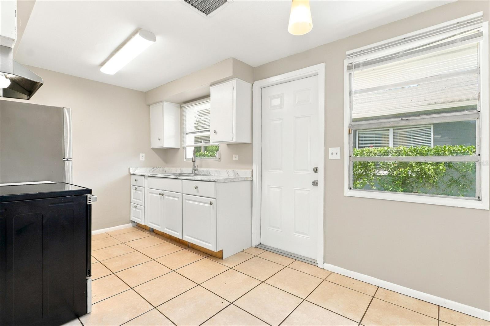 3207 E North Bay St Property Photo 6