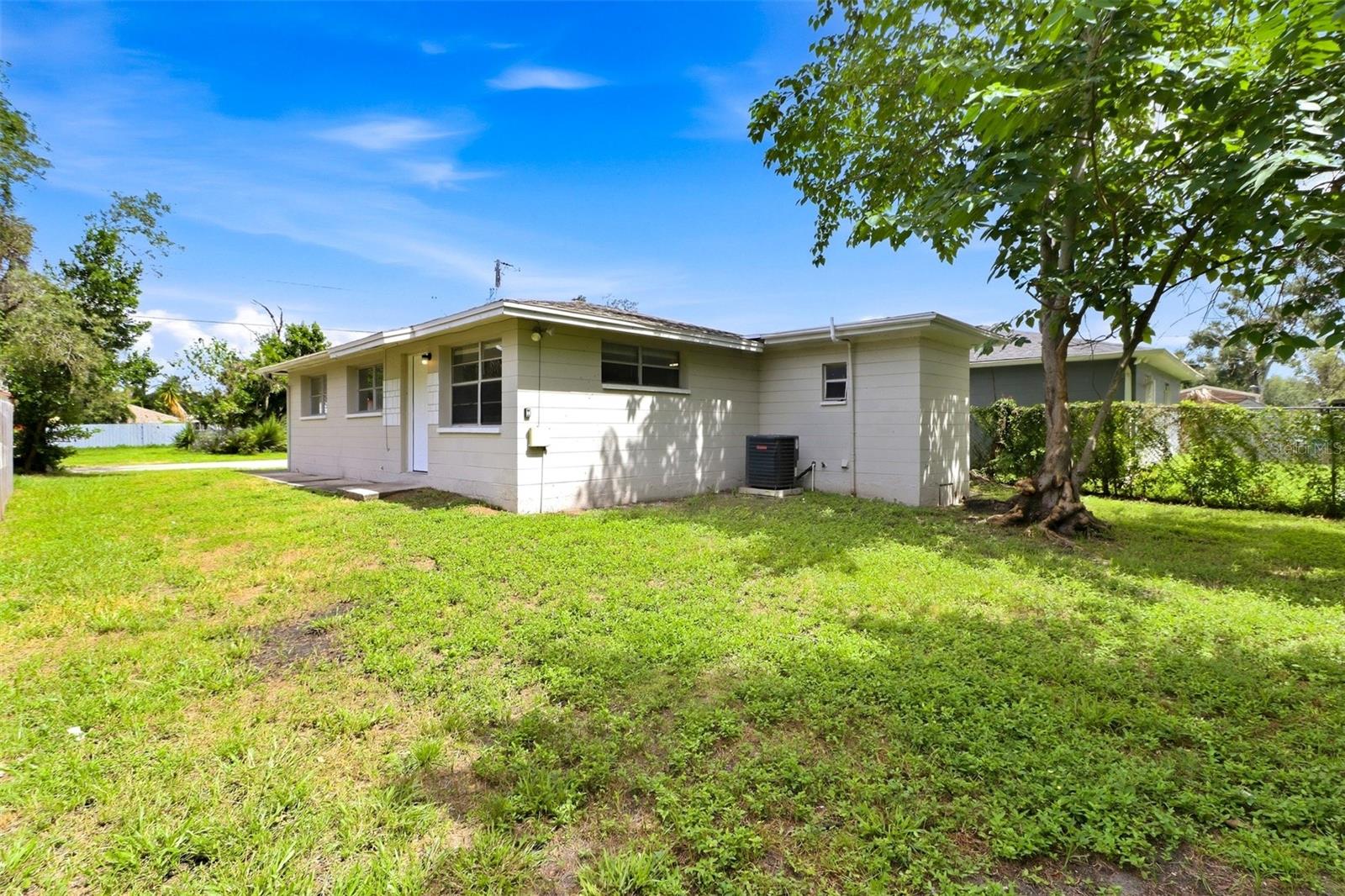 3207 E North Bay St Property Photo 14