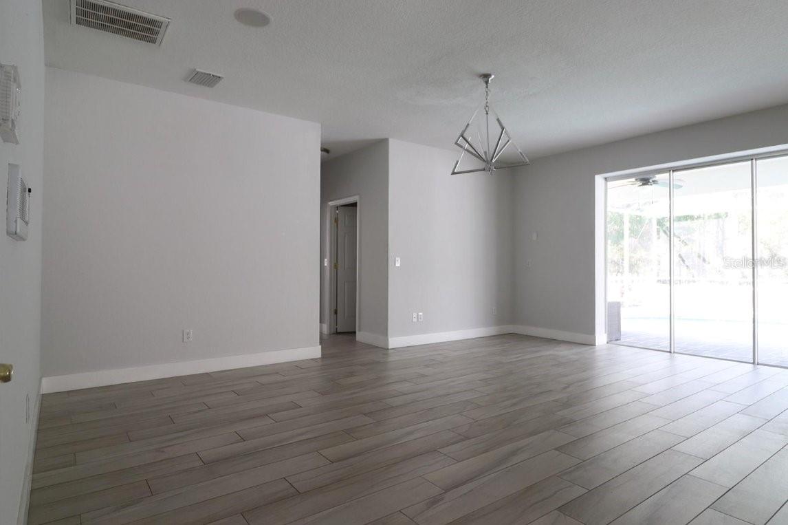 27709 Kirkwood Cir Property Photo 8