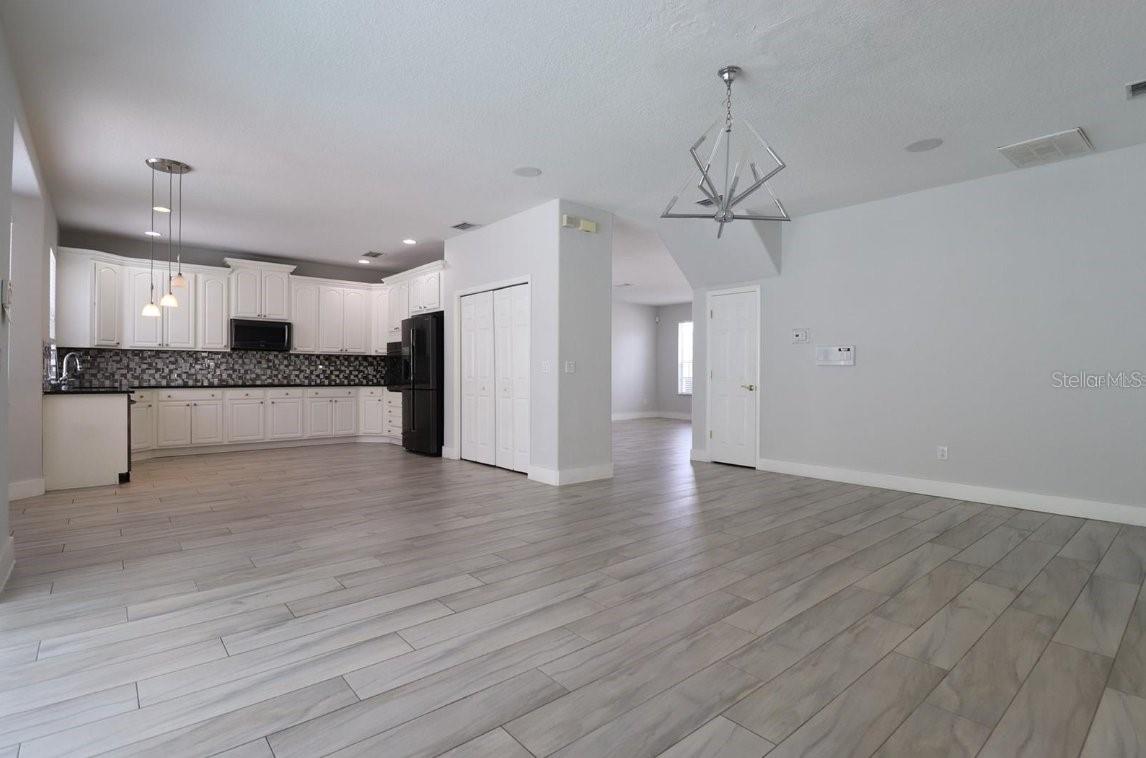 27709 Kirkwood Cir Property Photo 9