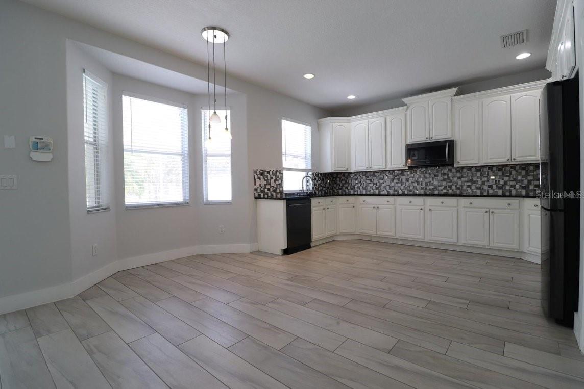 27709 Kirkwood Cir Property Photo 10