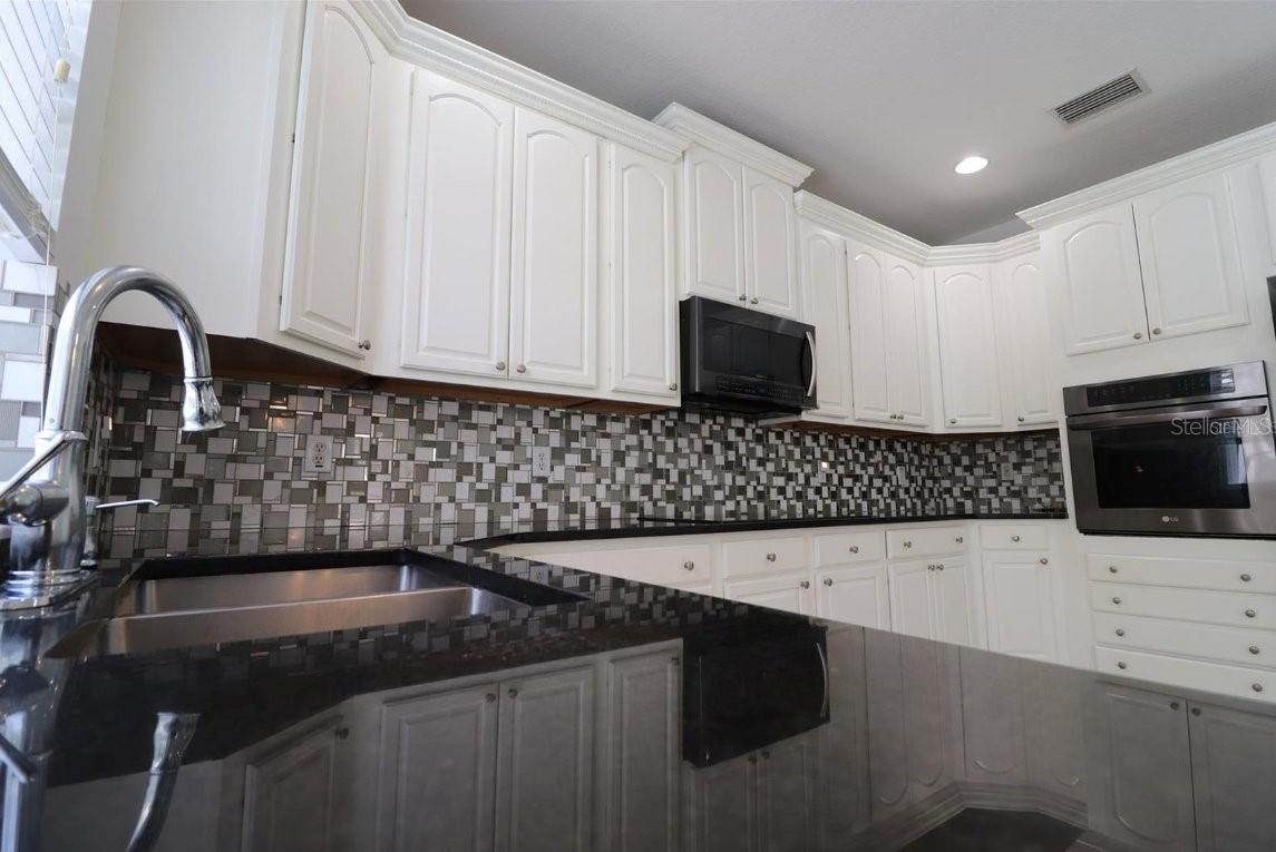 27709 Kirkwood Cir Property Photo 11