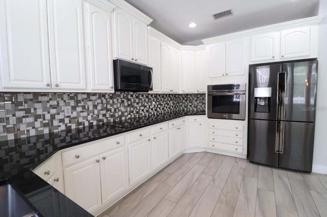 27709 Kirkwood Cir Property Photo 13