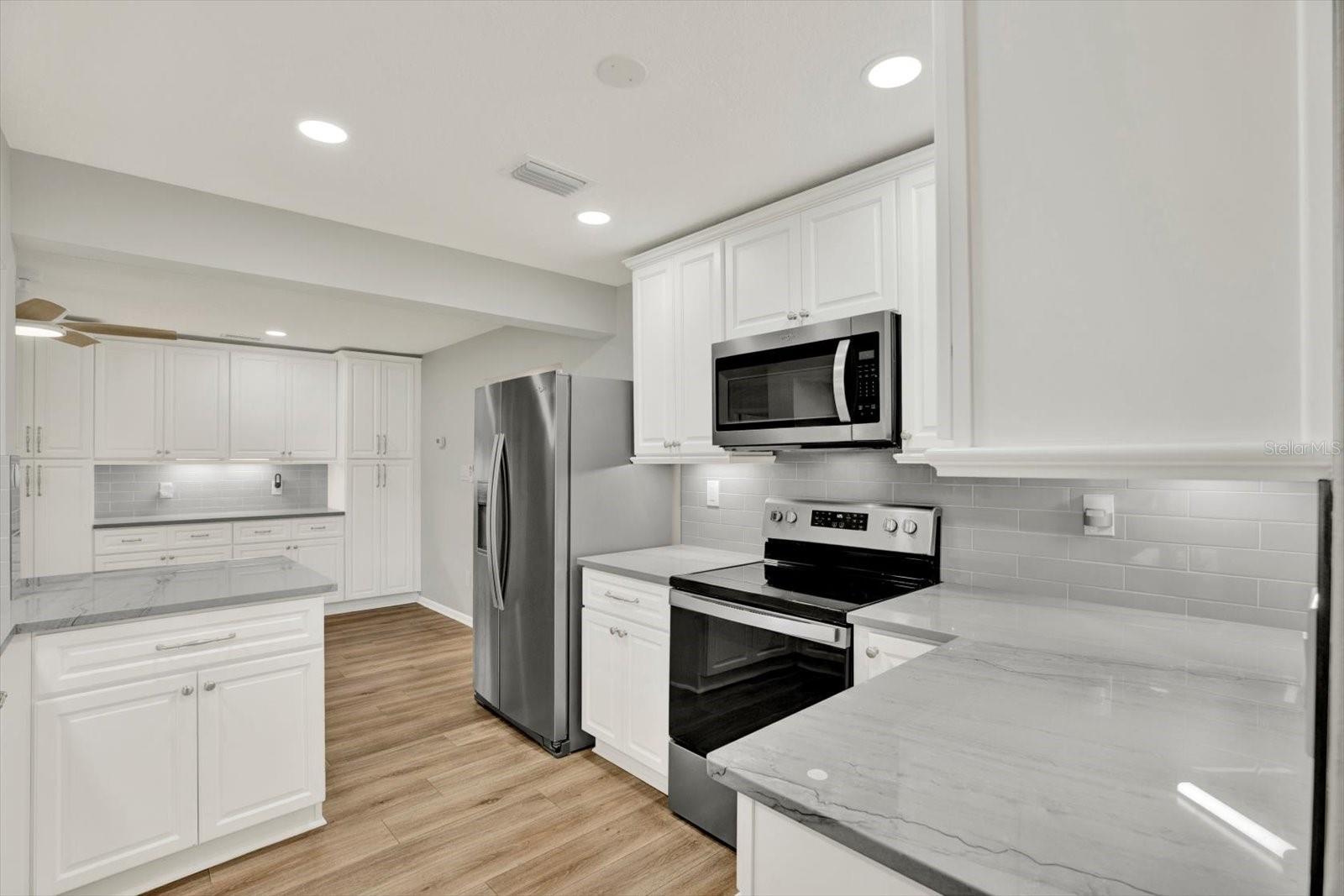 1820 Northwood Dr Property Photo 4
