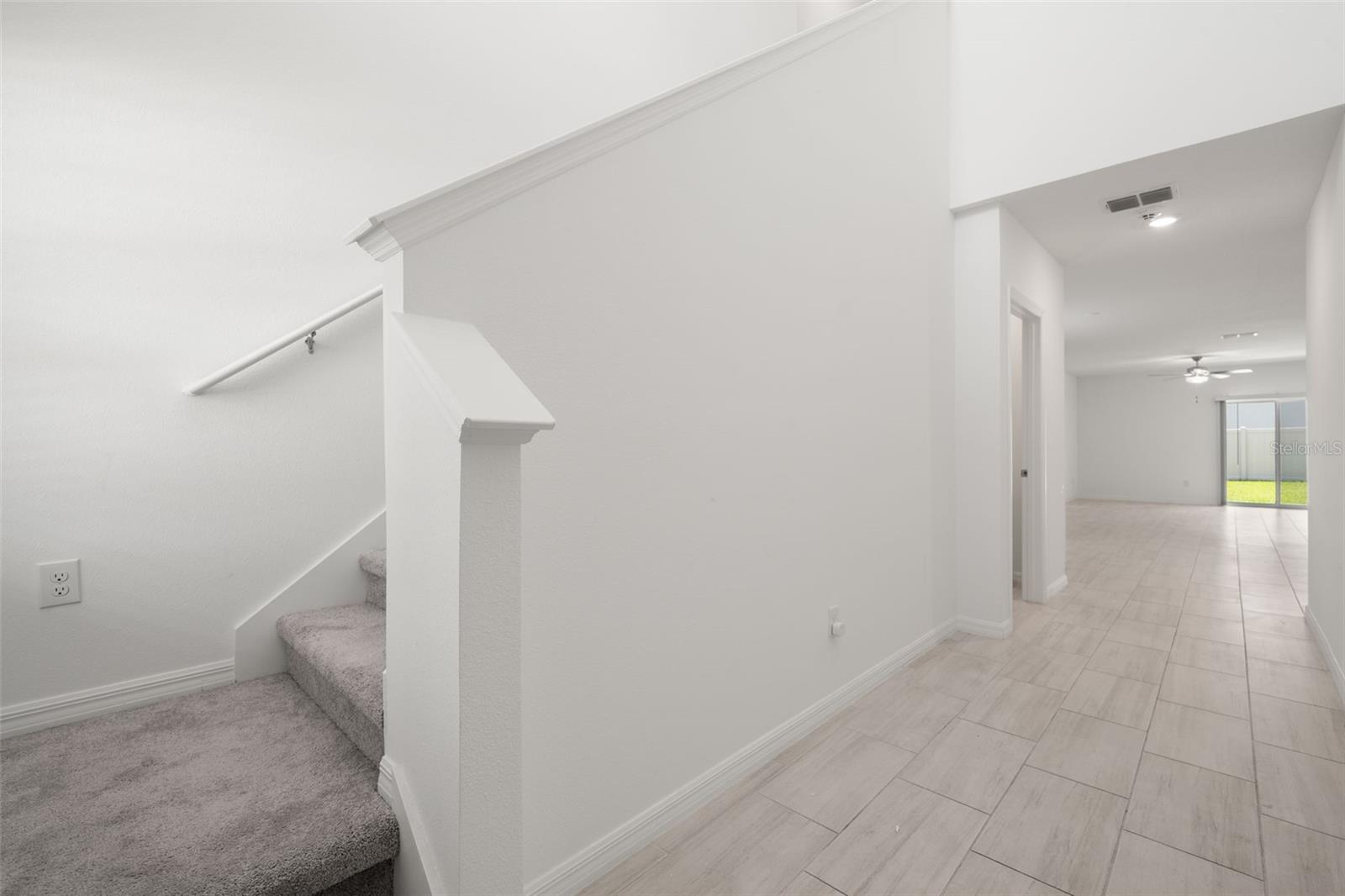 2562 Leonia Ln Property Photo 6
