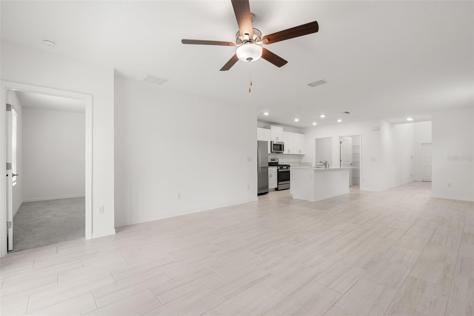 2562 Leonia Ln Property Photo 7