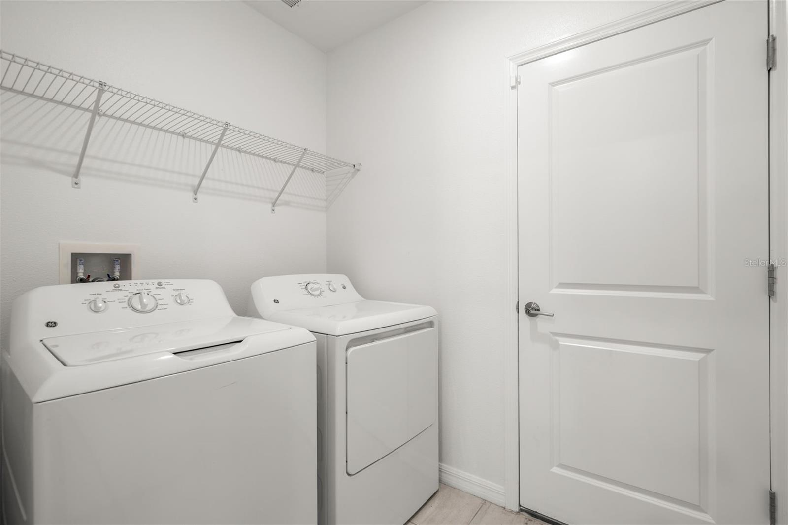 2562 Leonia Ln Property Photo 10