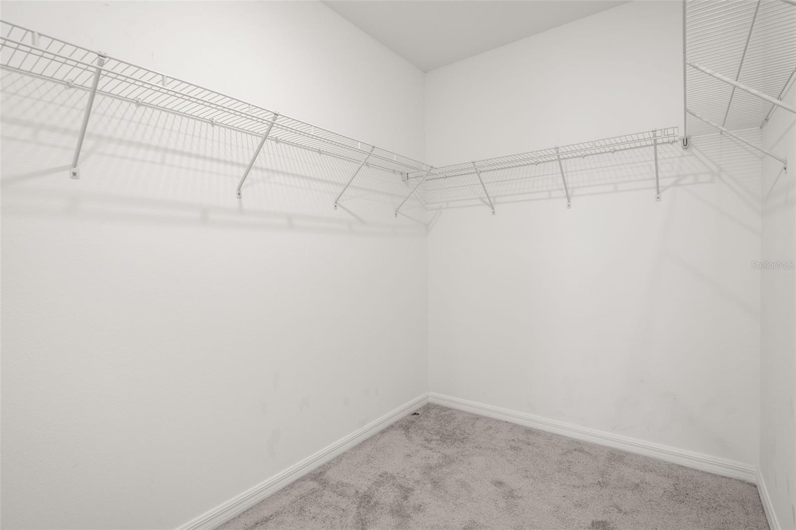 2562 Leonia Ln Property Photo 12