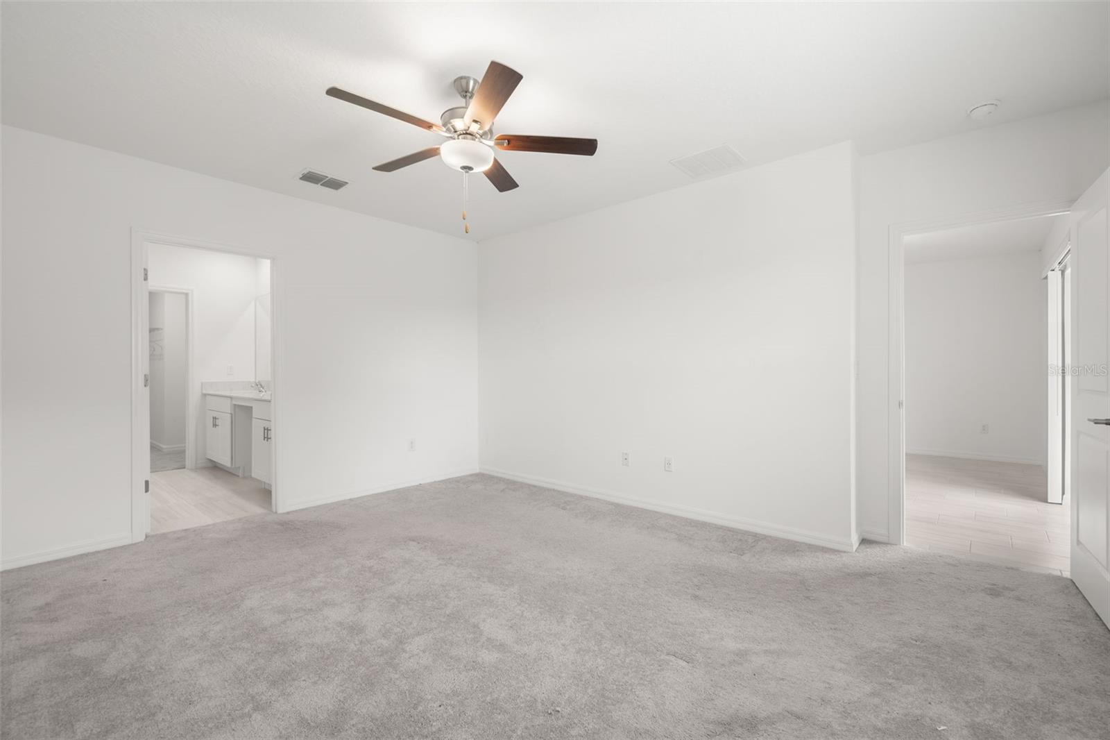 2562 Leonia Ln Property Photo 16