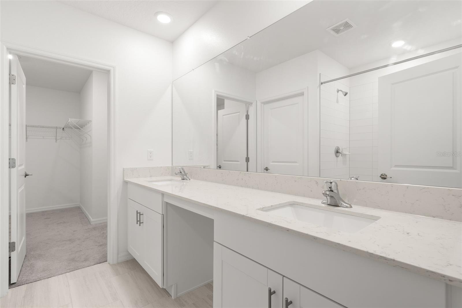 2562 Leonia Ln Property Photo 18