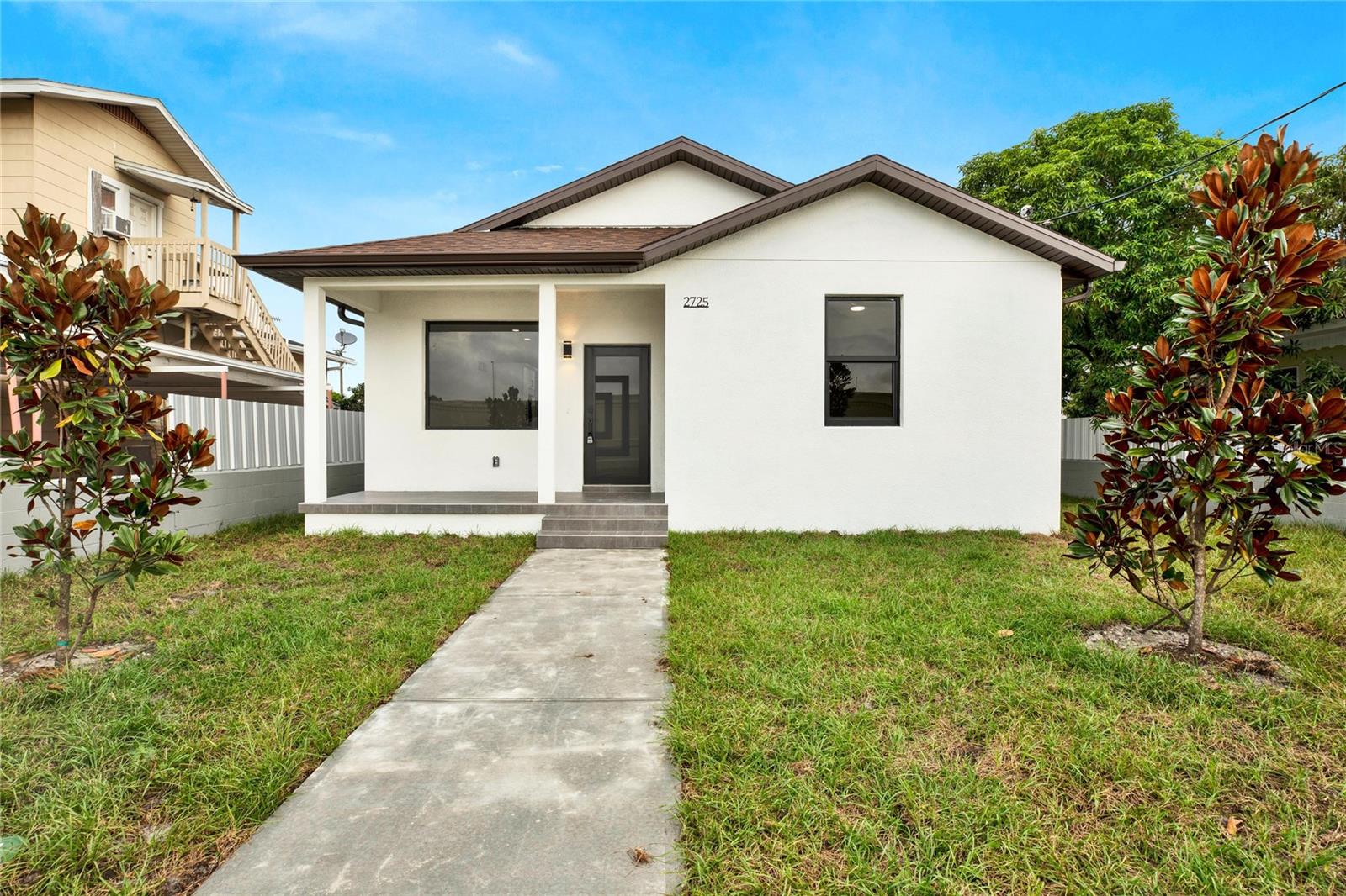 2725 W Green St Property Photo 1