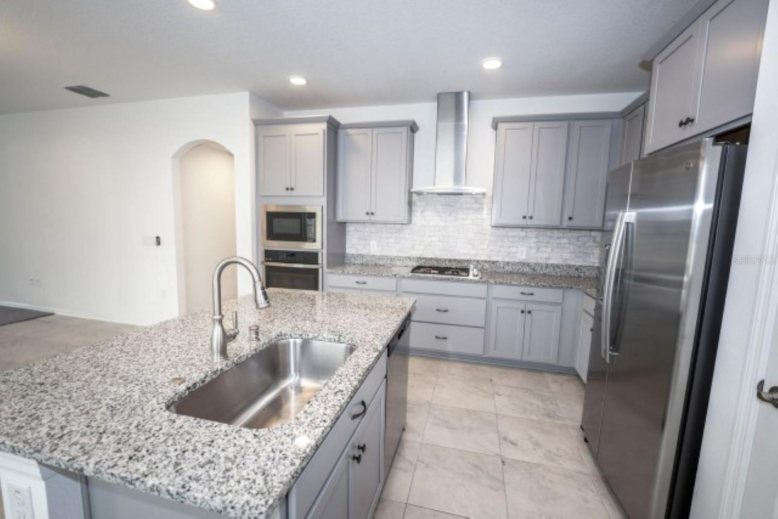 10715 New Morning Dr Property Photo 8