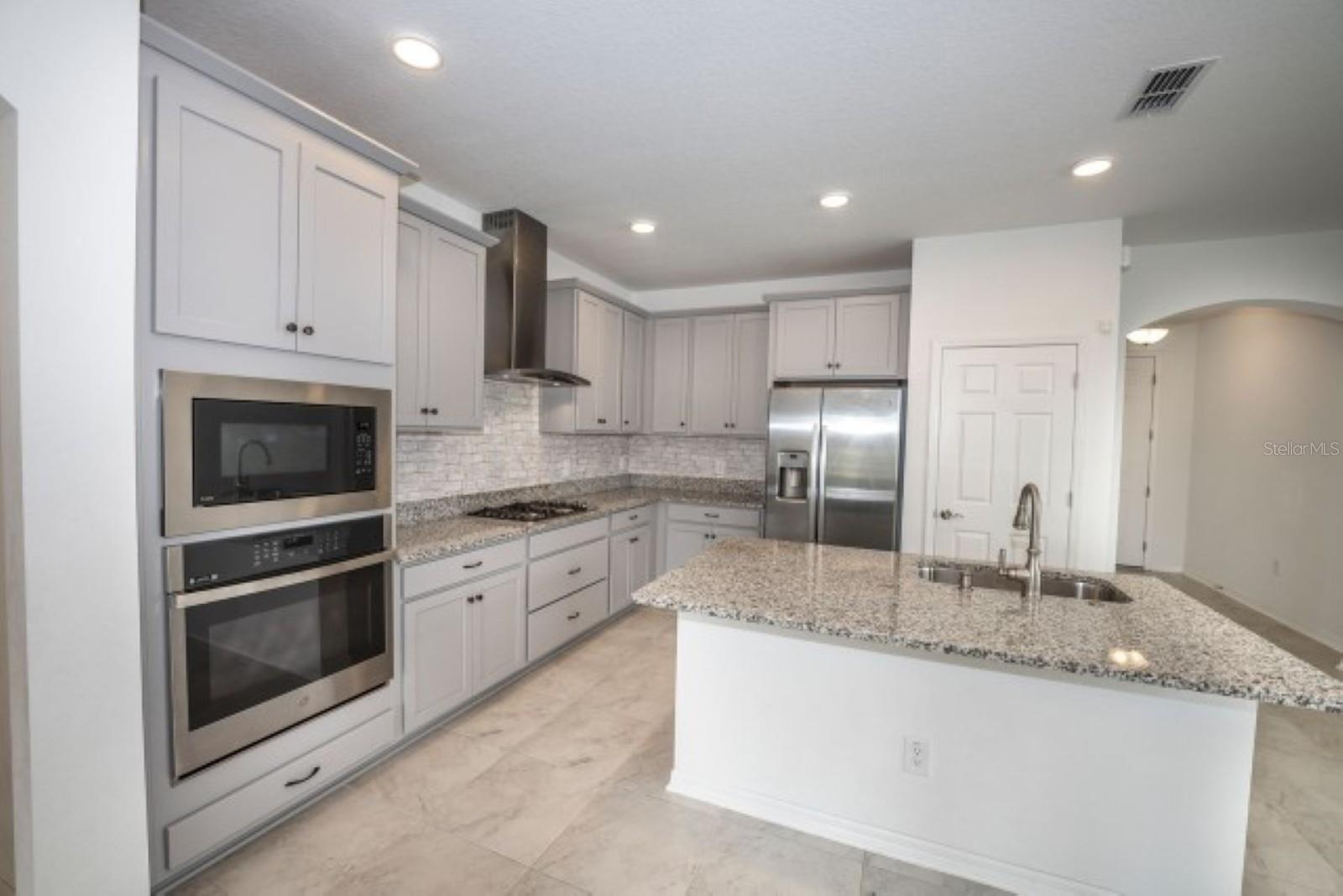 10715 New Morning Dr Property Photo 12