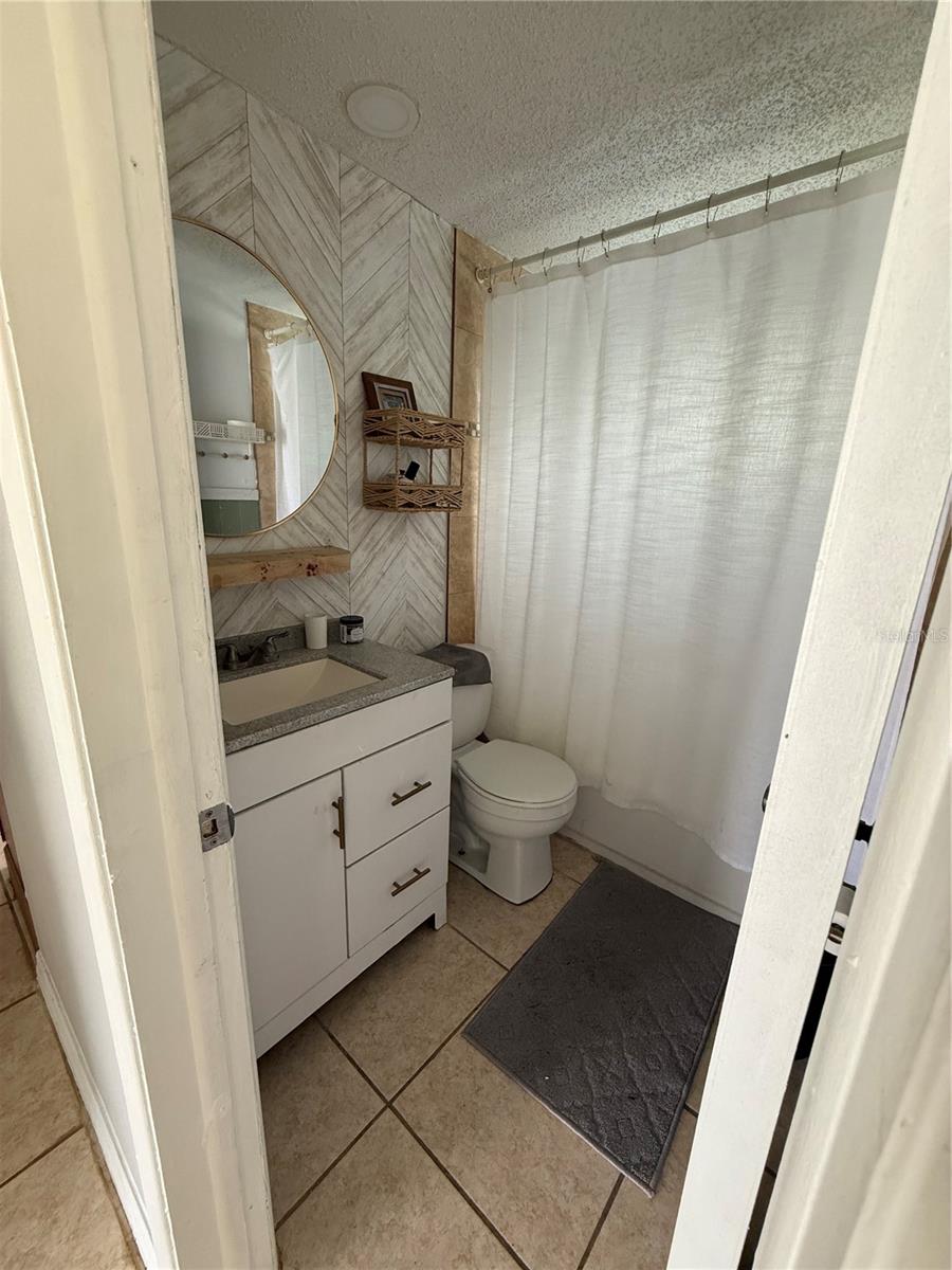 7325 Ivanhoe Dr Property Photo 2