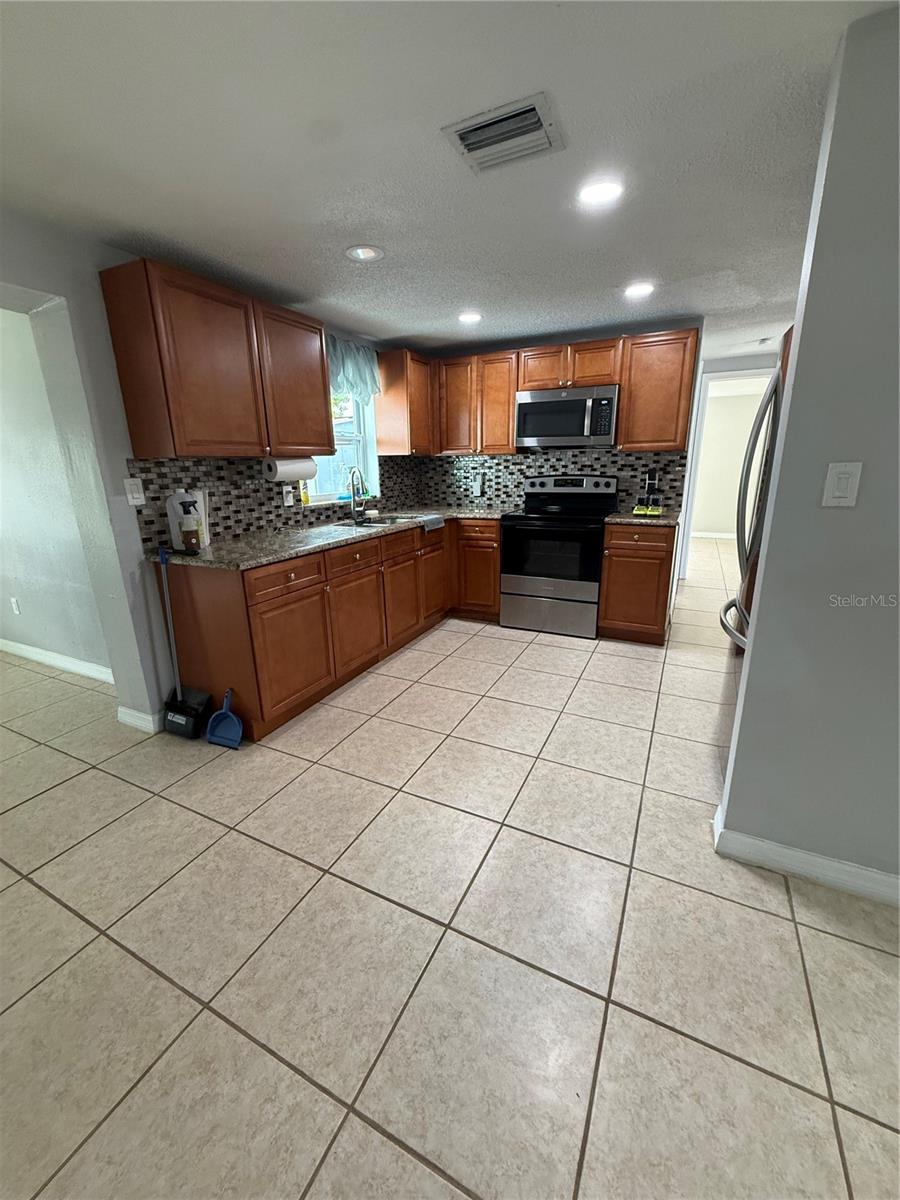 7325 Ivanhoe Dr Property Photo 3