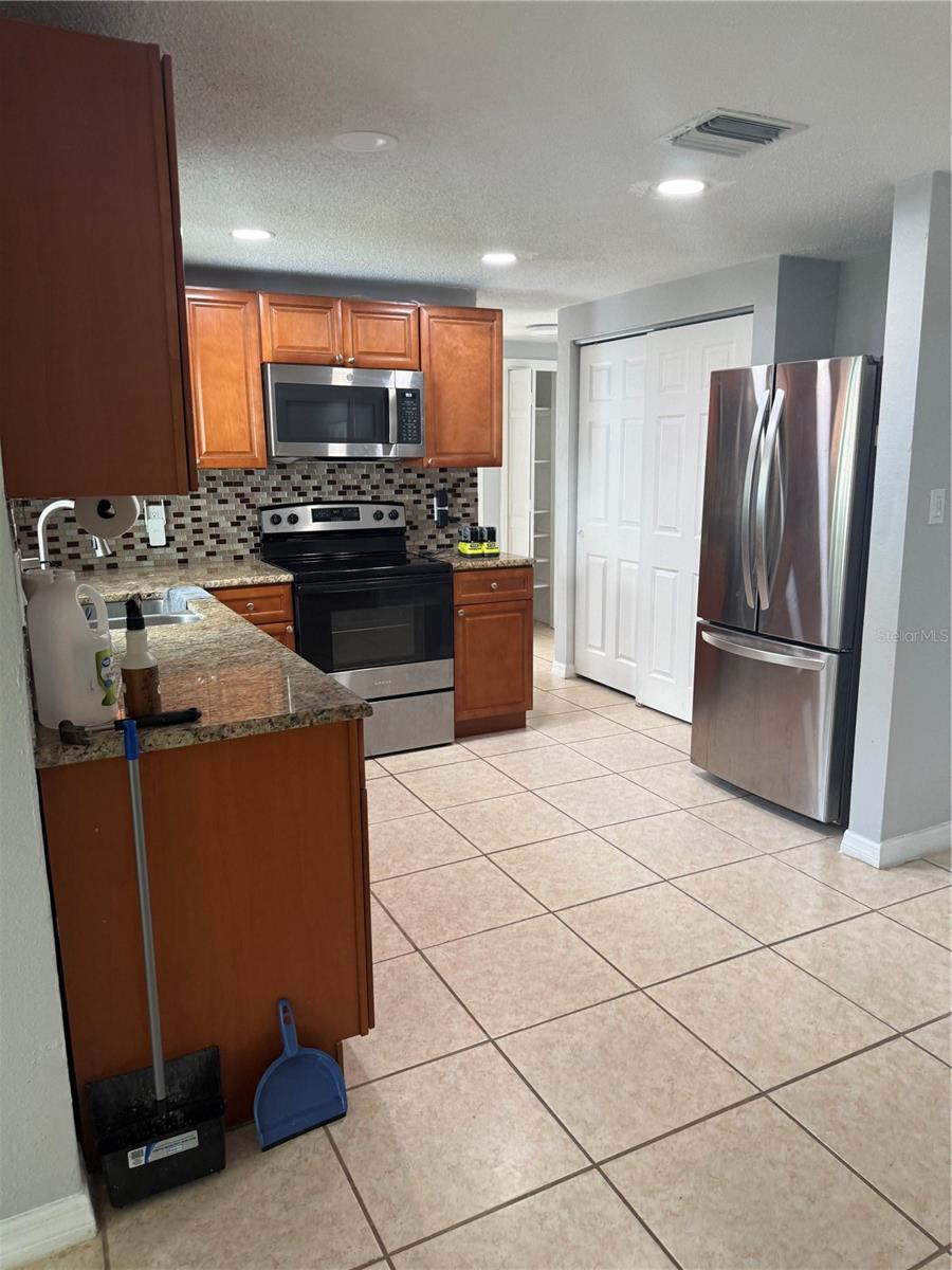 7325 Ivanhoe Dr Property Photo 6