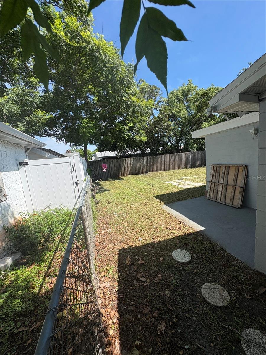 7325 Ivanhoe Dr Property Photo 8