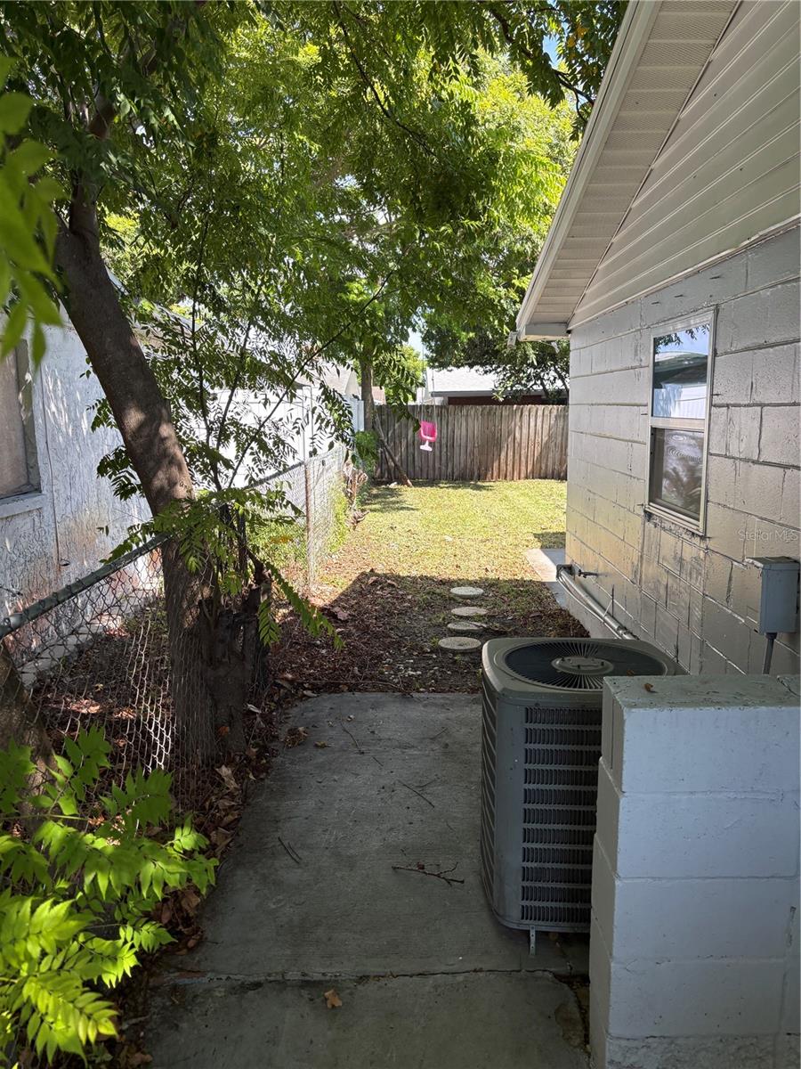 7325 Ivanhoe Dr Property Photo 9