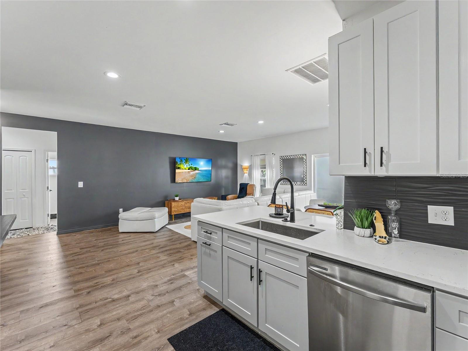 9397 Northcliffe Blvd Property Photo 12