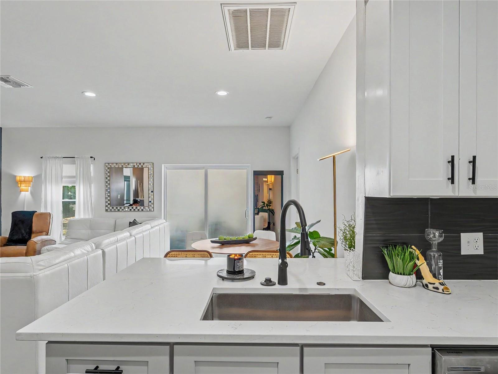 9397 Northcliffe Blvd Property Photo 15
