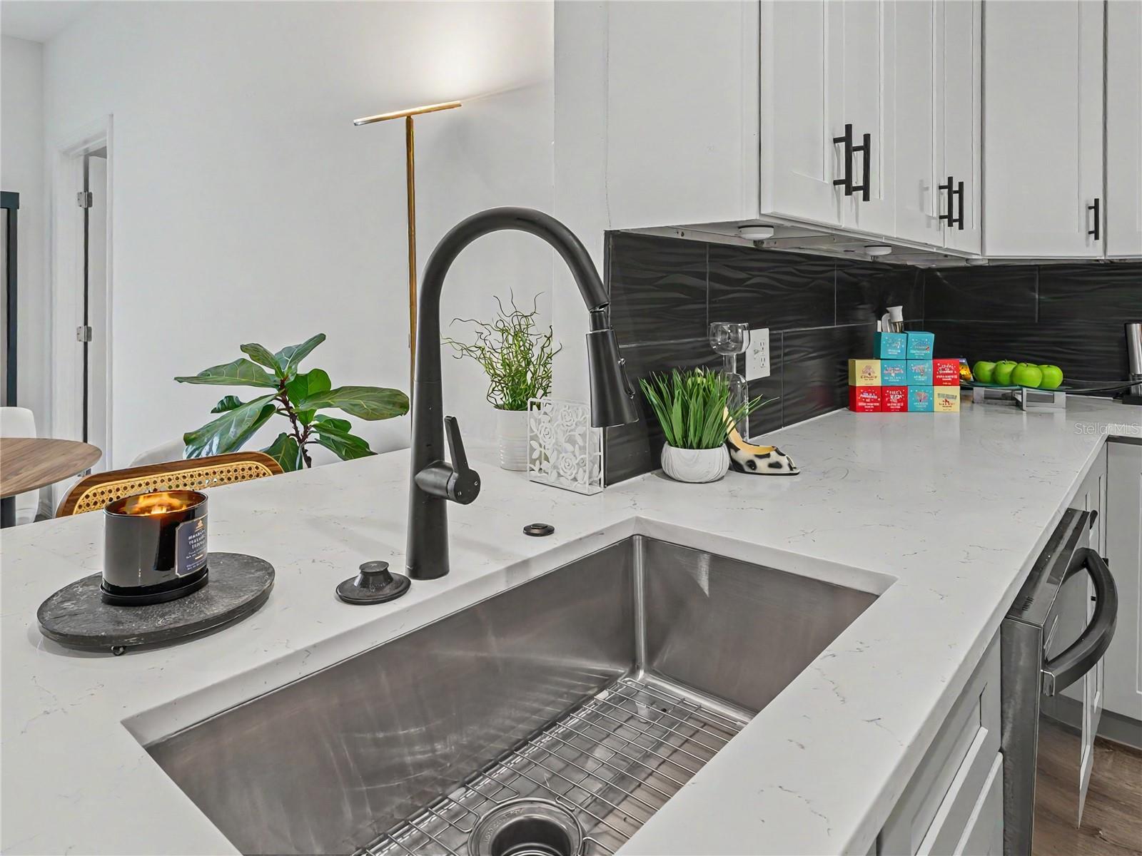 9397 Northcliffe Blvd Property Photo 16