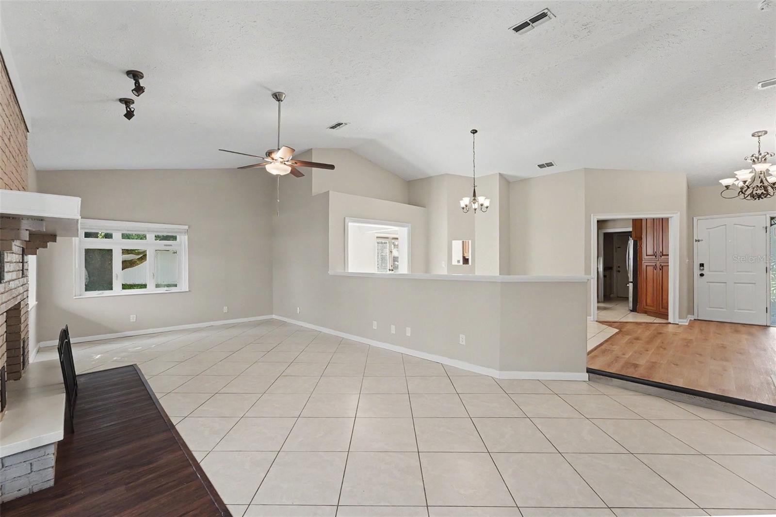 8807 Wellesly Ct Property Photo 6