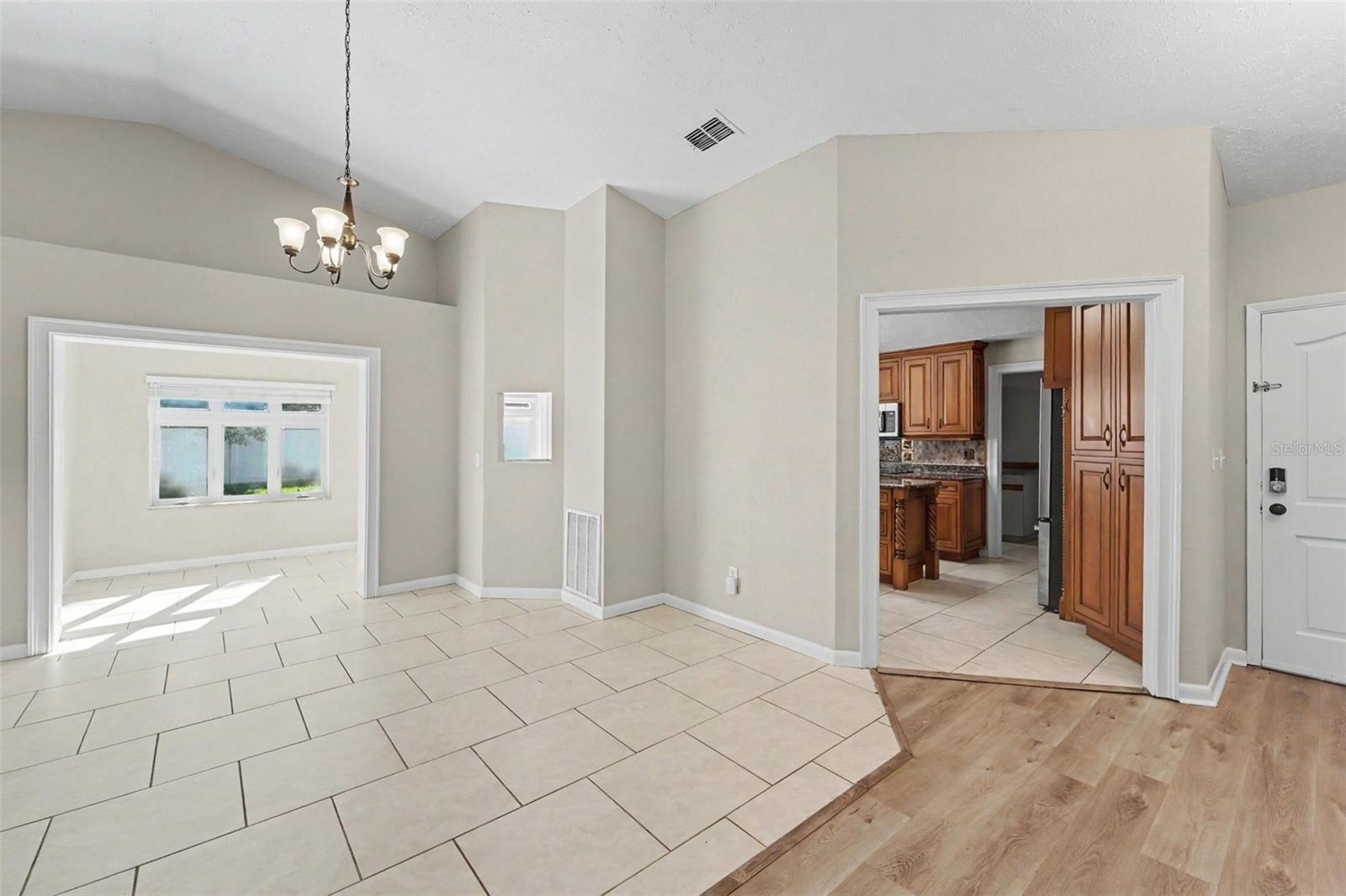 8807 Wellesly Ct Property Photo 8