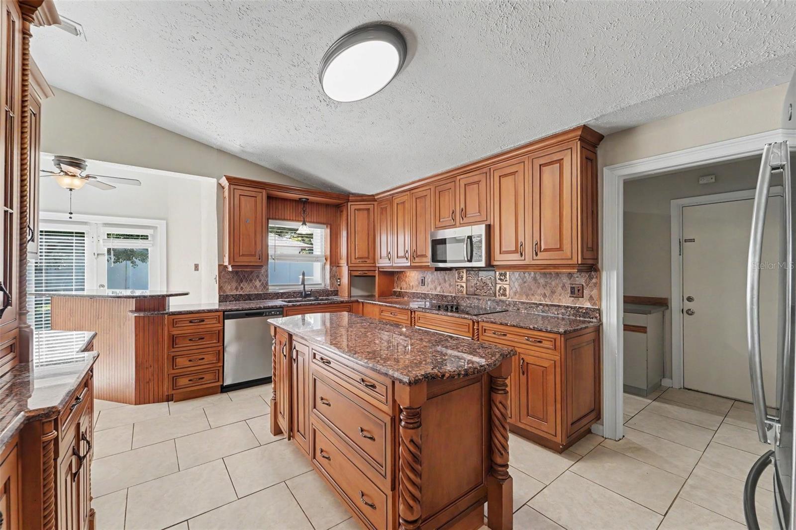 8807 Wellesly Ct Property Photo 13