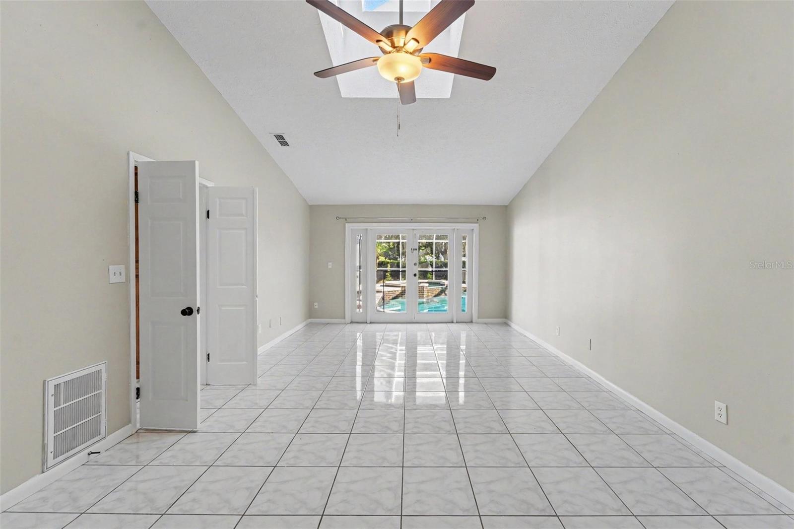 8807 Wellesly Ct Property Photo 17