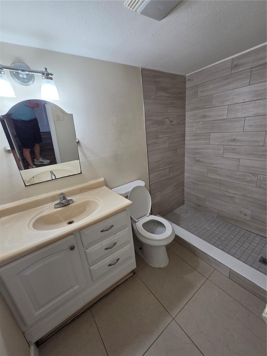 12025 Proctor Loop #2 Property Photo 10