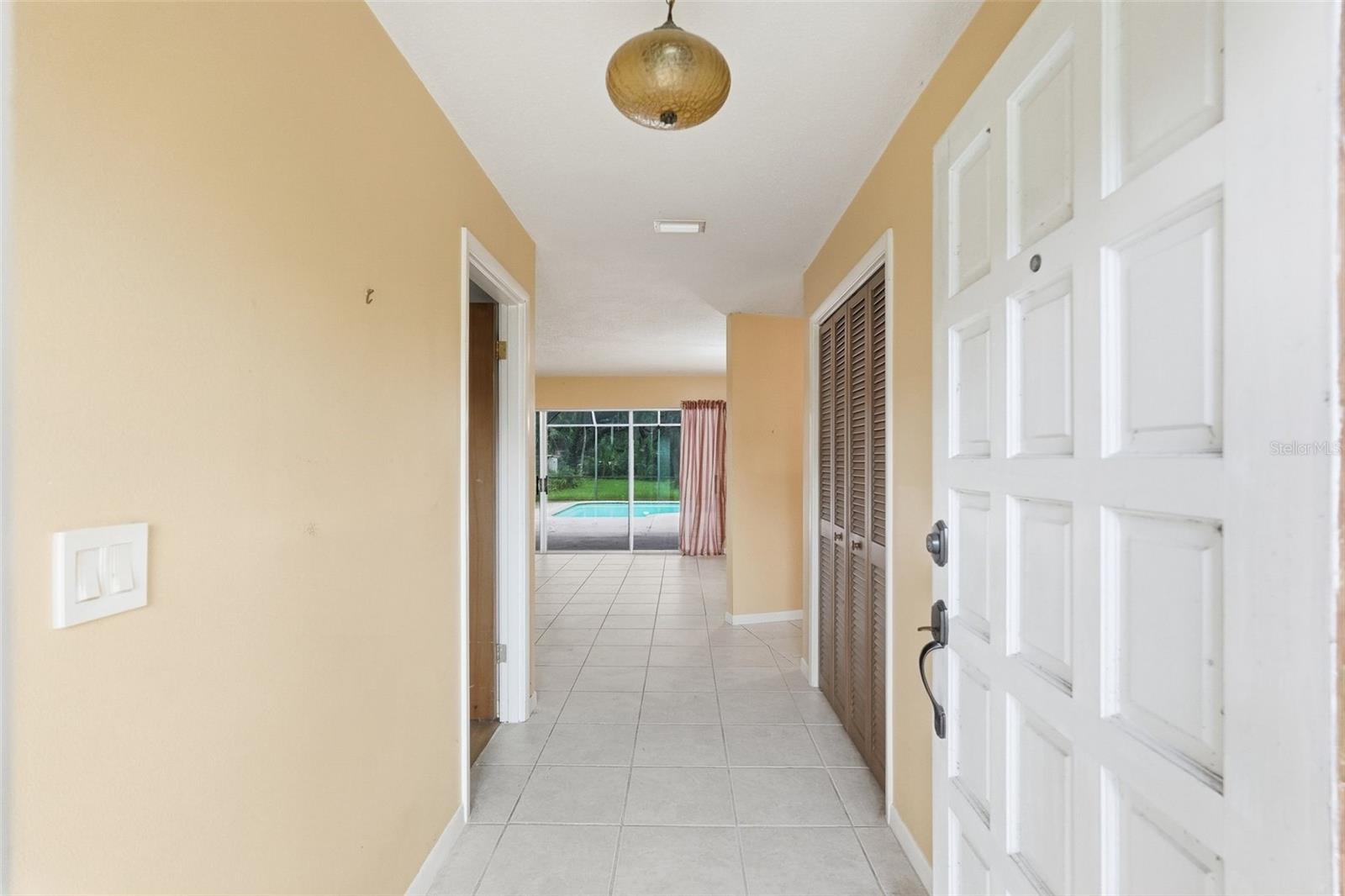 1411 52 St E Property Photo 3