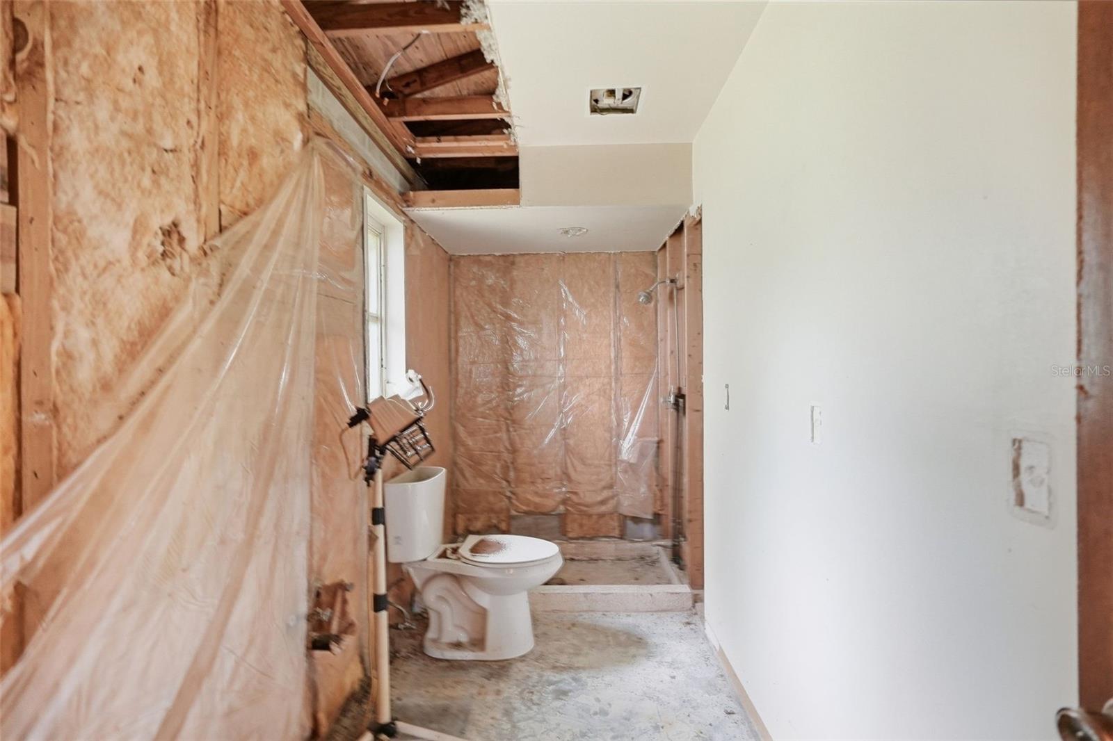 1411 52 St E Property Photo 7