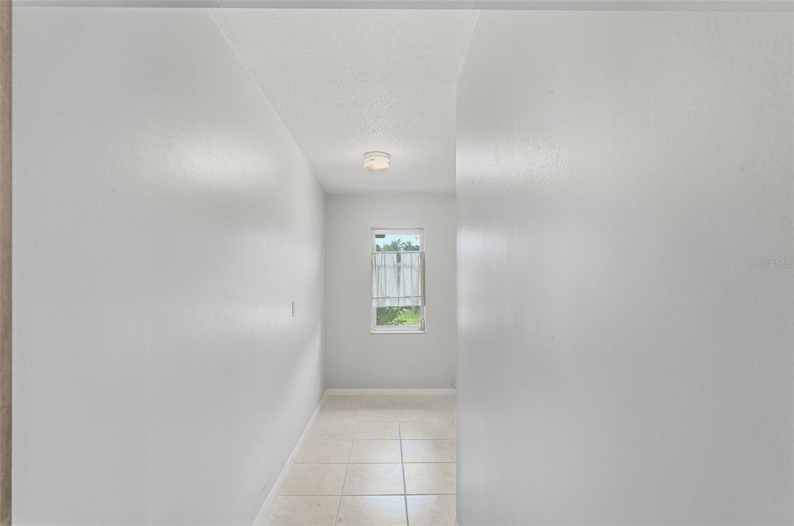 1411 52 St E Property Photo 12