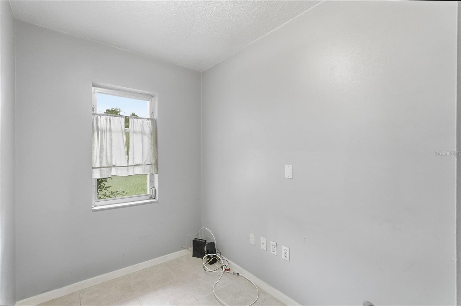 1411 52 St E Property Photo 13