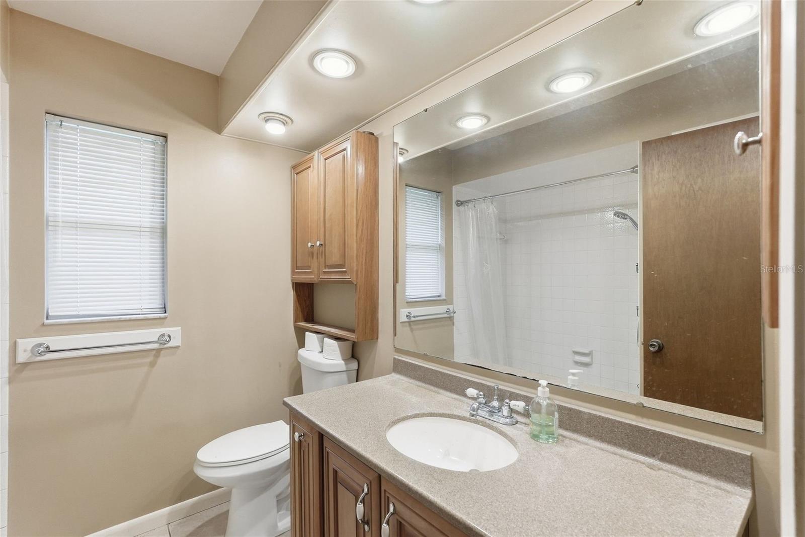 1411 52 St E Property Photo 15