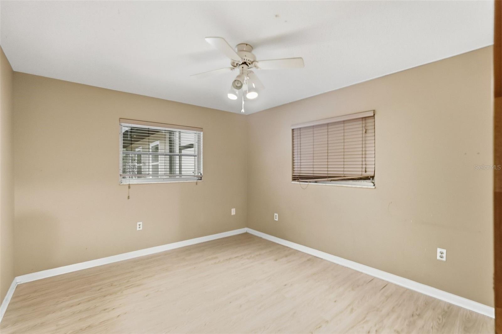 1411 52 St E Property Photo 16
