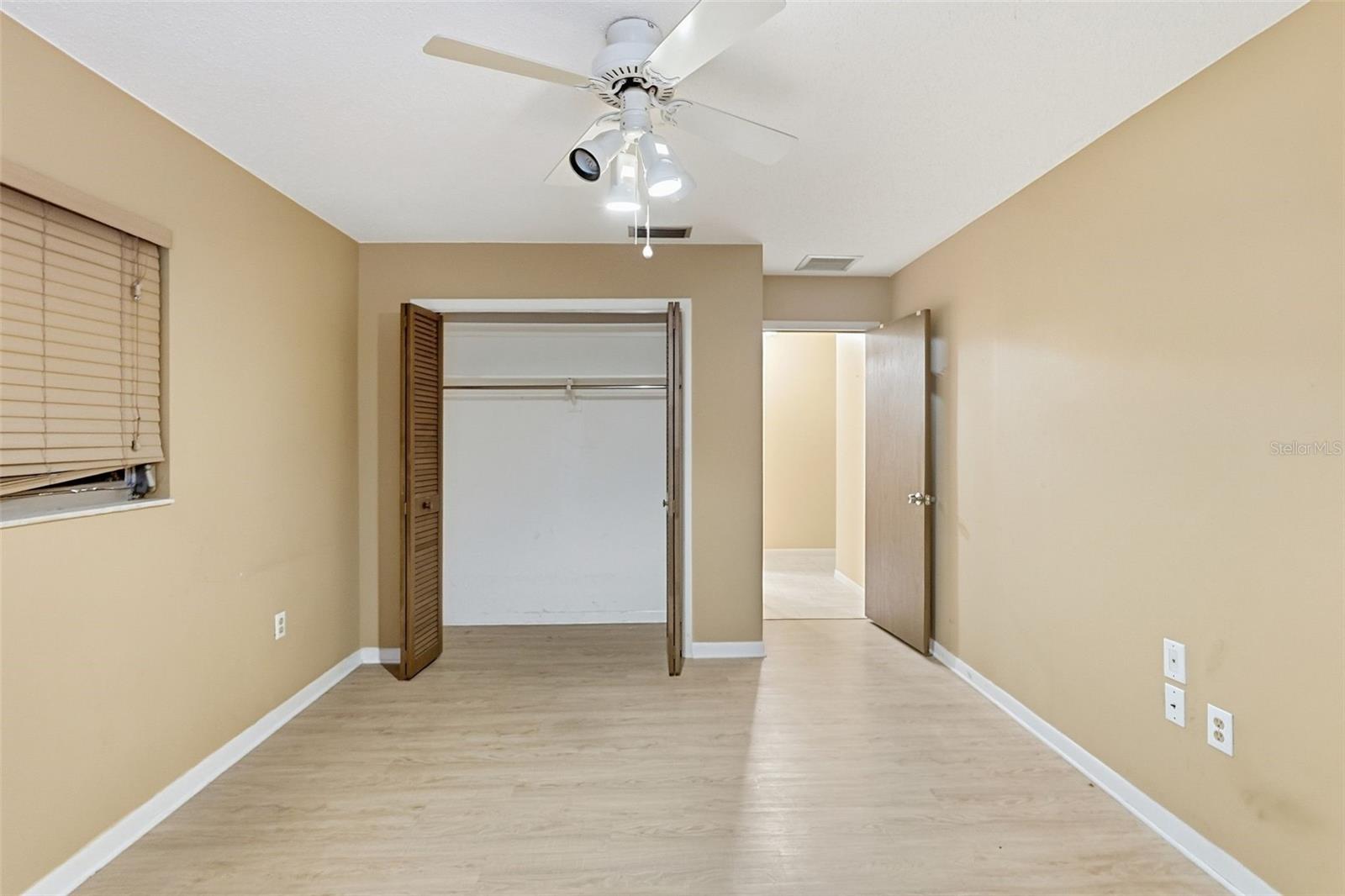 1411 52 St E Property Photo 17