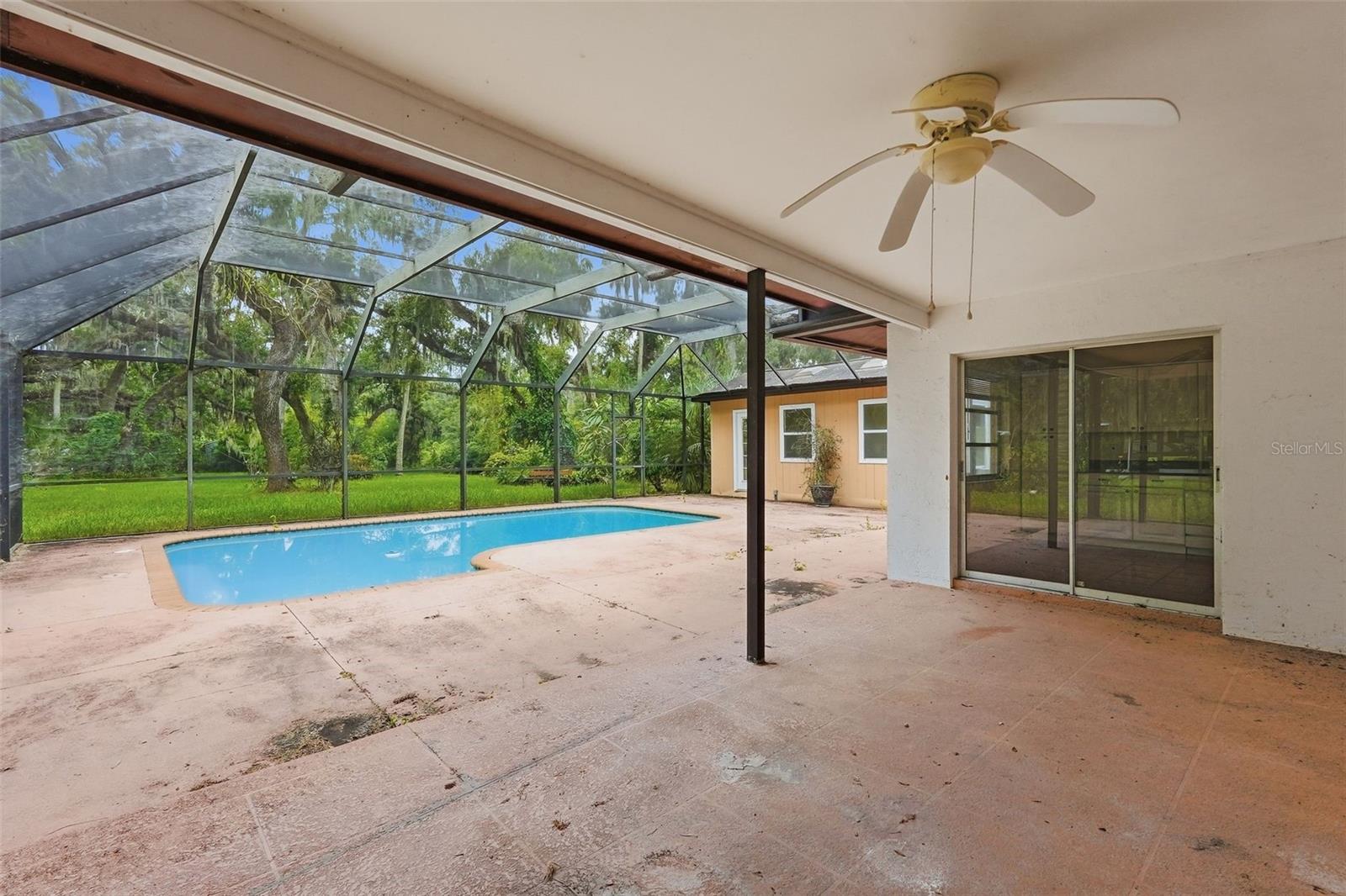 1411 52 St E Property Photo 19
