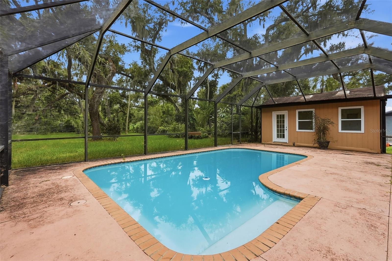 1411 52 St E Property Photo 20