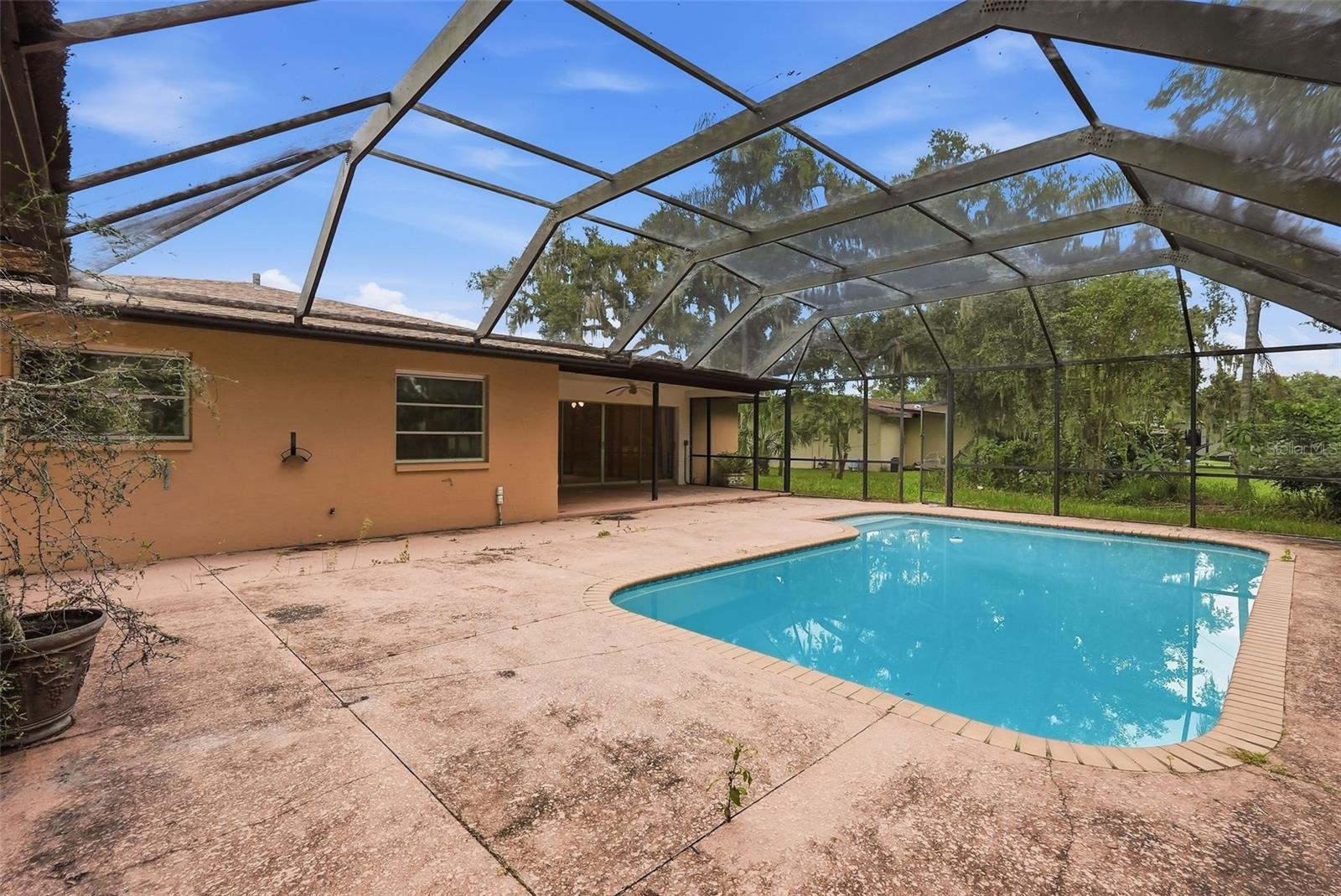 1411 52 St E Property Photo 21