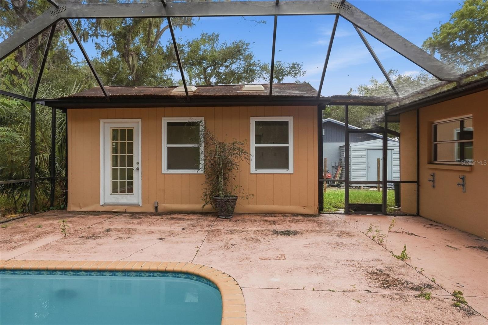 1411 52 St E Property Photo 22