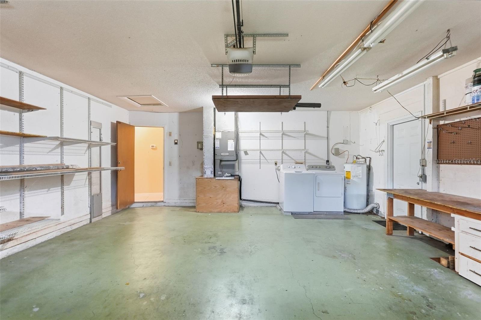 1411 52 St E Property Photo 25