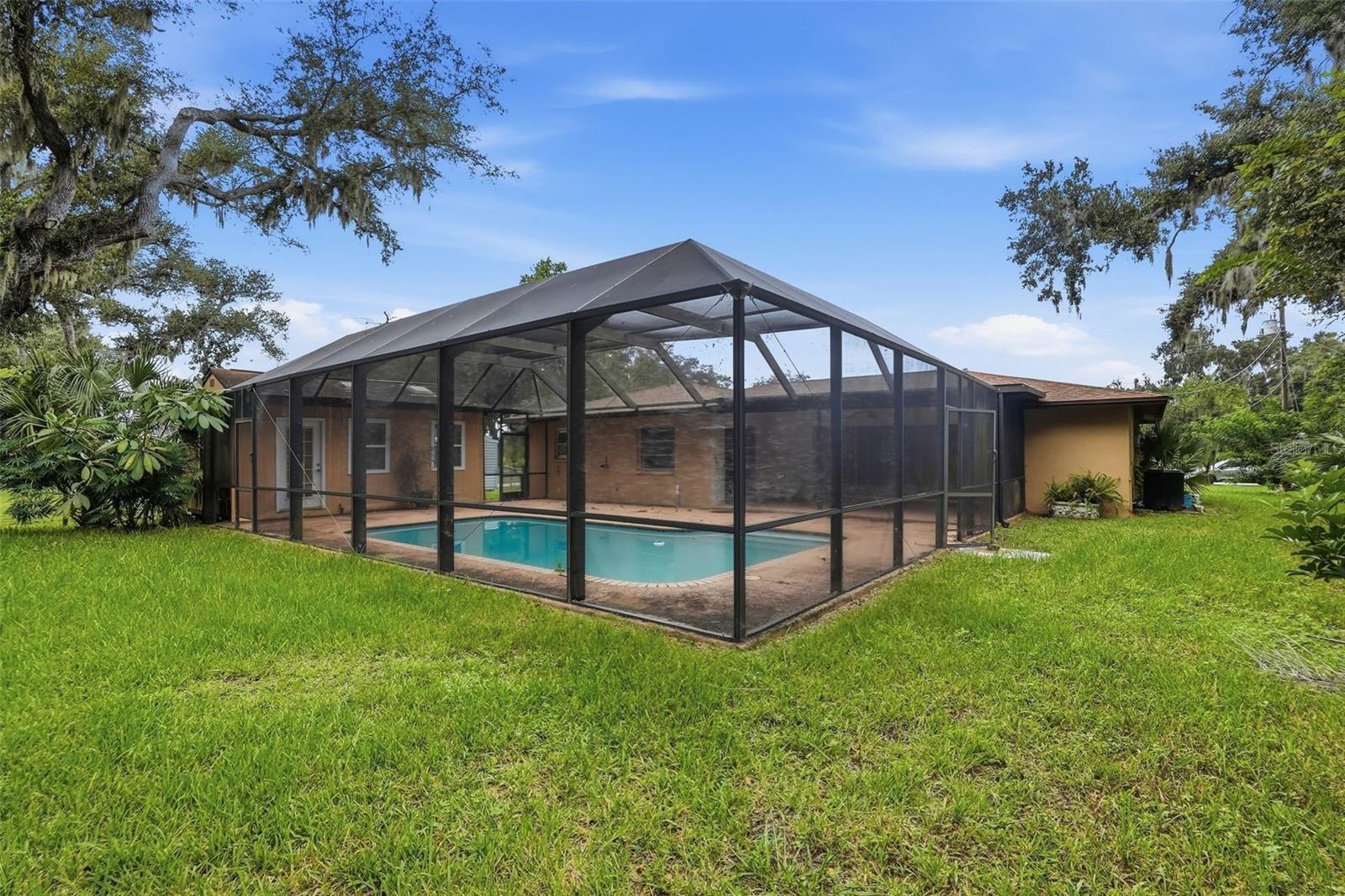 1411 52 St E Property Photo 34