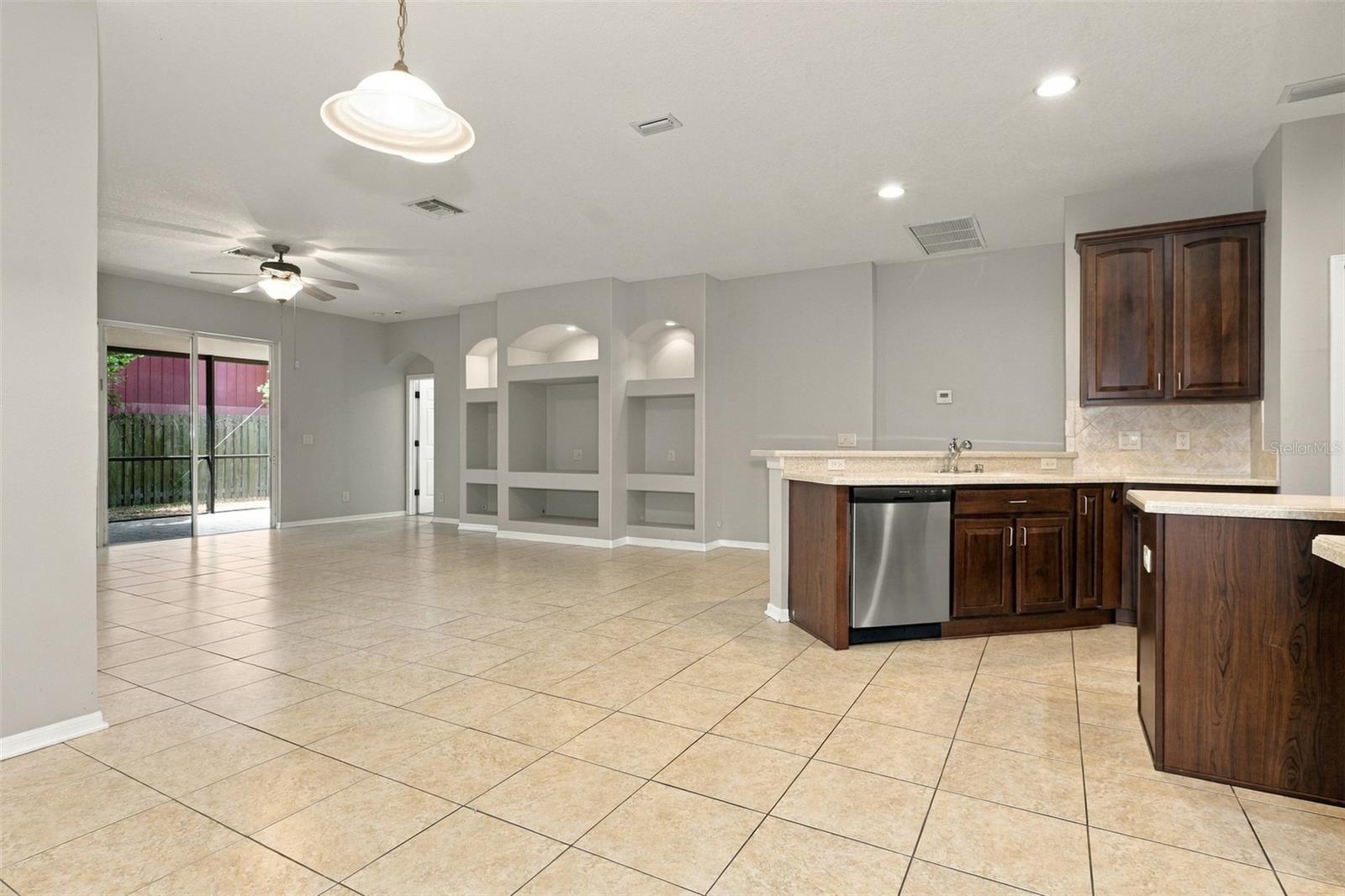 11409 Blue Lilac Ave Property Photo 4