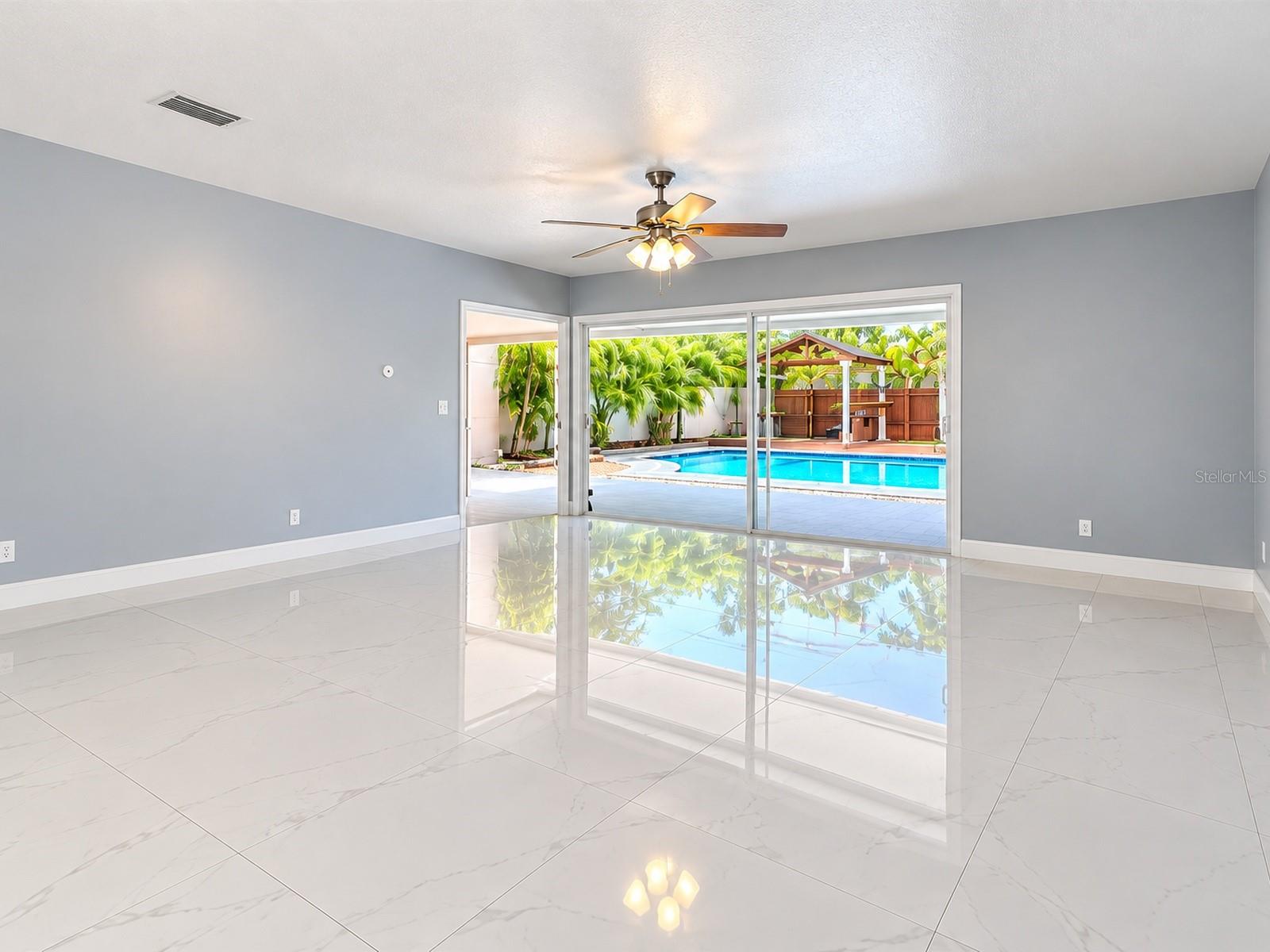 5124 Springwood Dr Property Photo 4