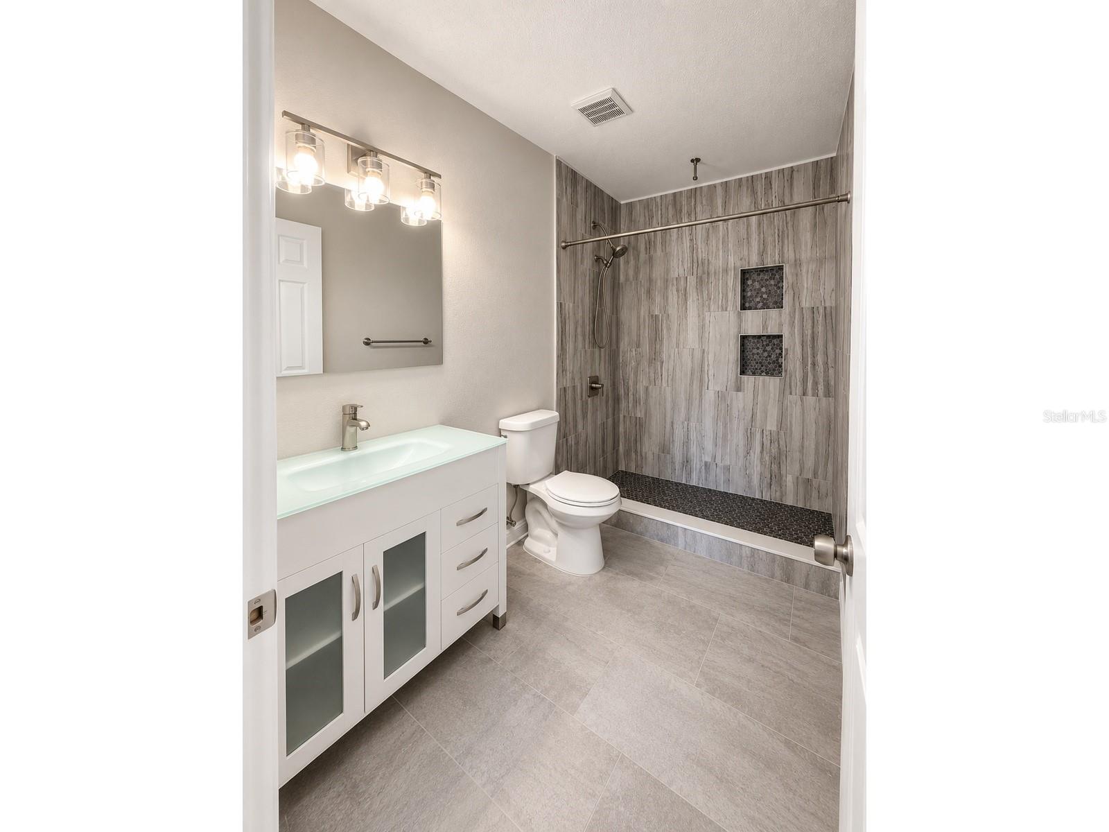 5124 Springwood Dr Property Photo 8