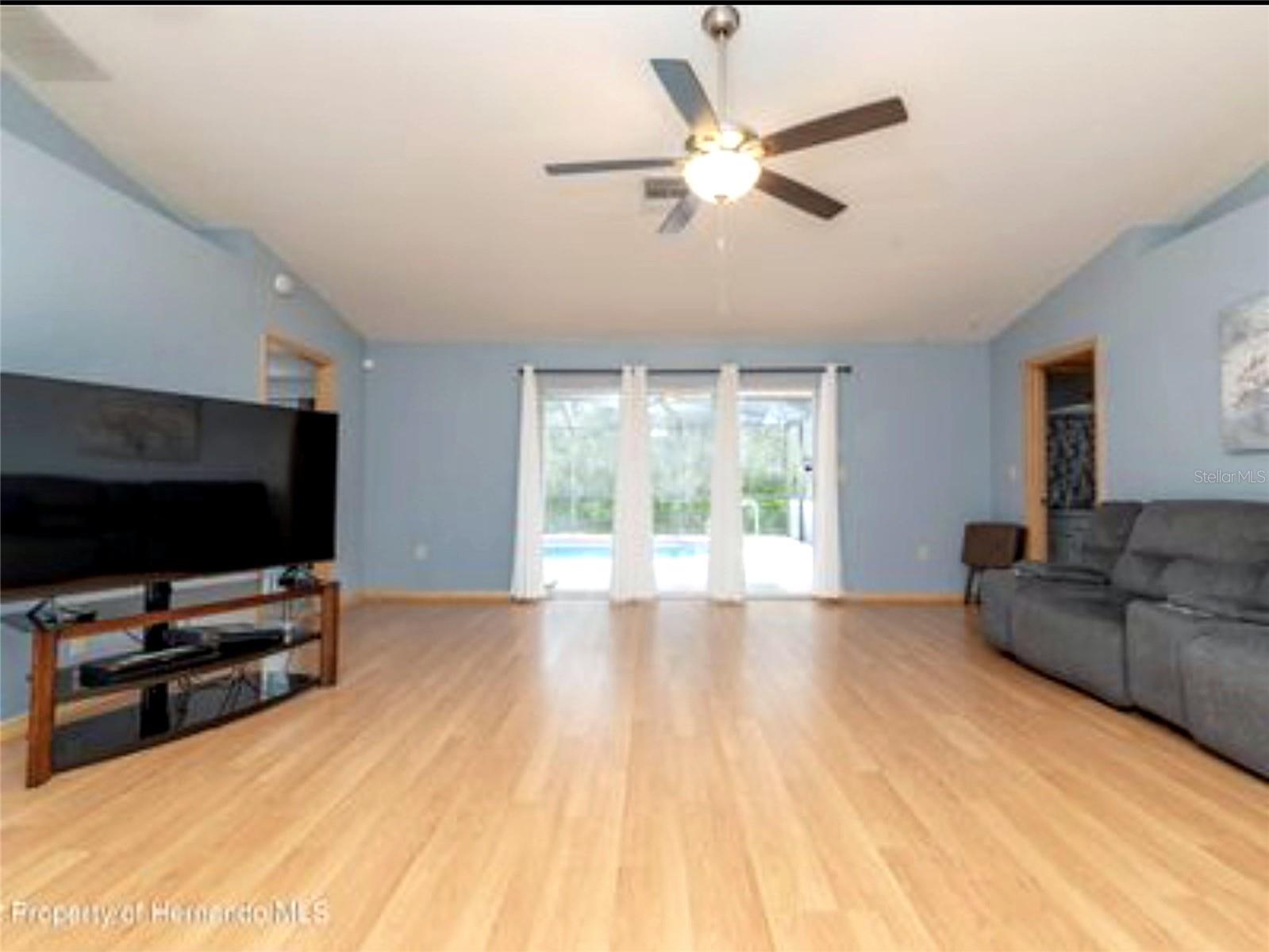 6004 Hugo Ave Property Photo 6