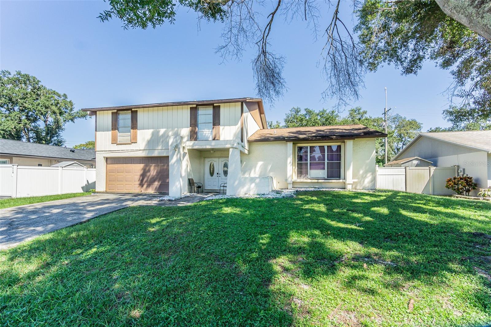 6811 MITCHELL CIR Property Photo 1