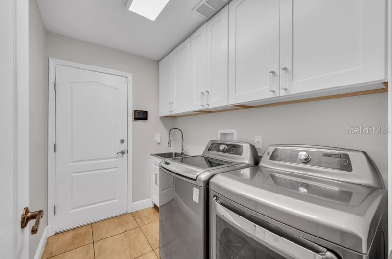 1001 Split Silk St Property Photo 30