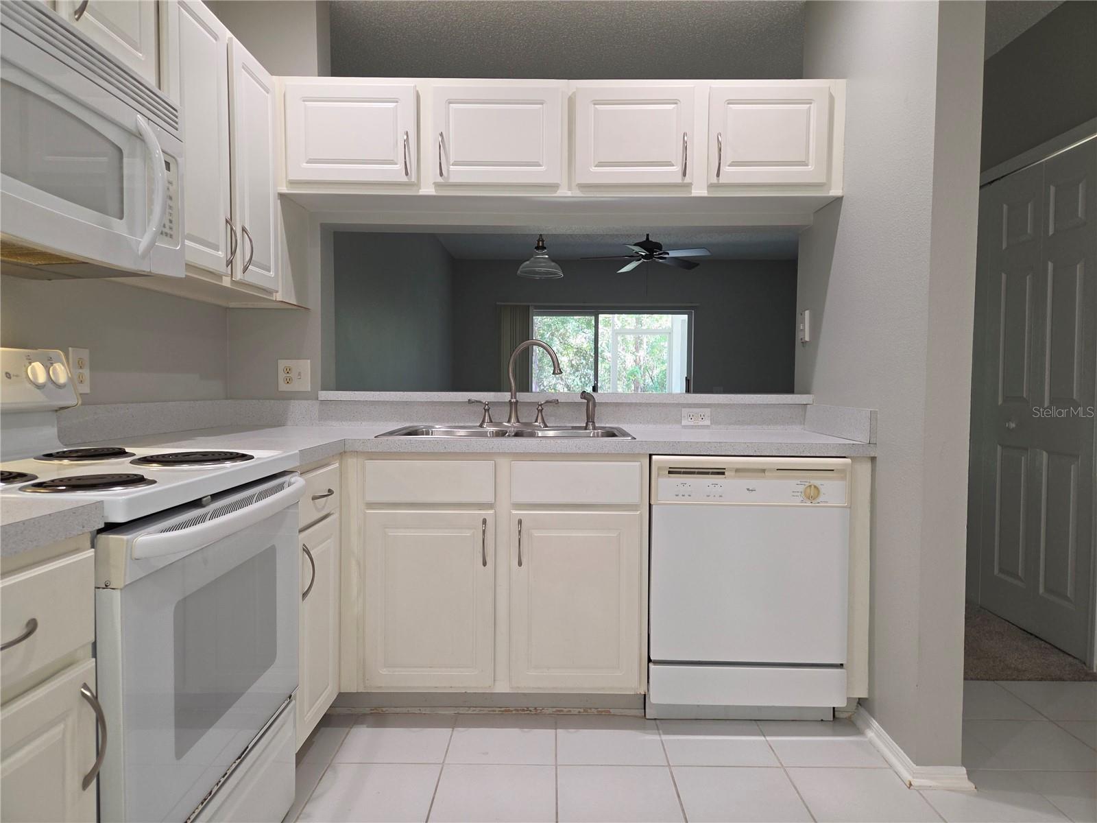8664 Hunters Key Cir Property Photo 9